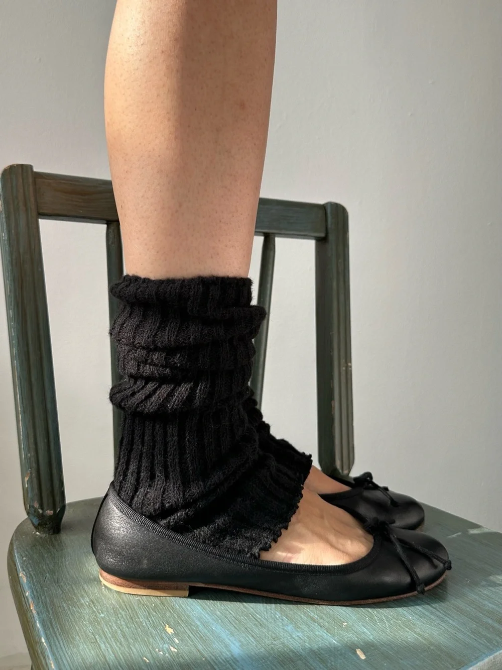 Black acrylic ribbed knit leg warmers